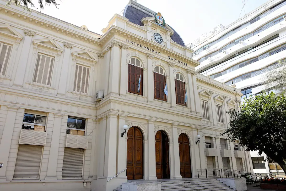 Nueva Marcha Federal Universitaria: la sociedad enfrenta a Milei por incumplir la ley y profundizar el ajuste 2 Universidad la plata