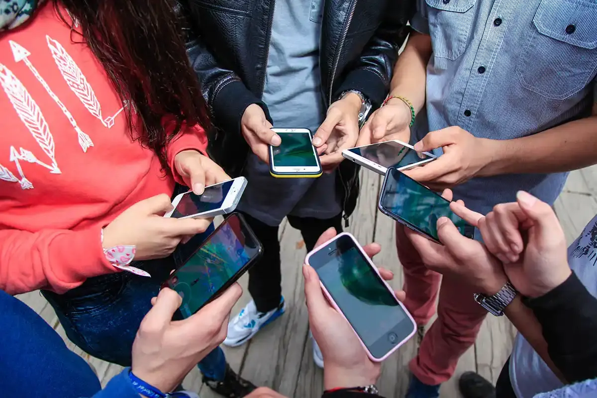 El GCBA y el ITBA lanzan un estudio para medir el impacto del uso de celulares en adolescentes 1 celulares