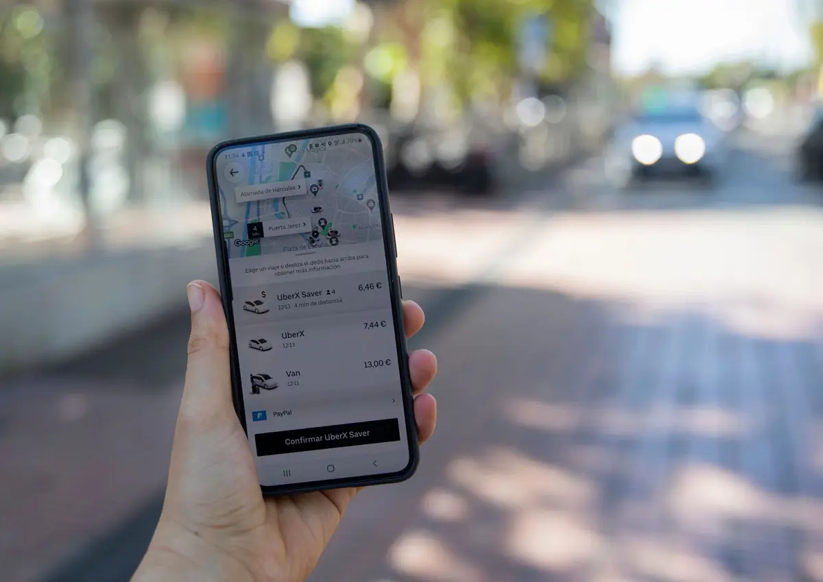 Los taxis celebran: la Justicia porteña puso freno a Uber, DiDi y Cabify 2 apps viajes freno 2