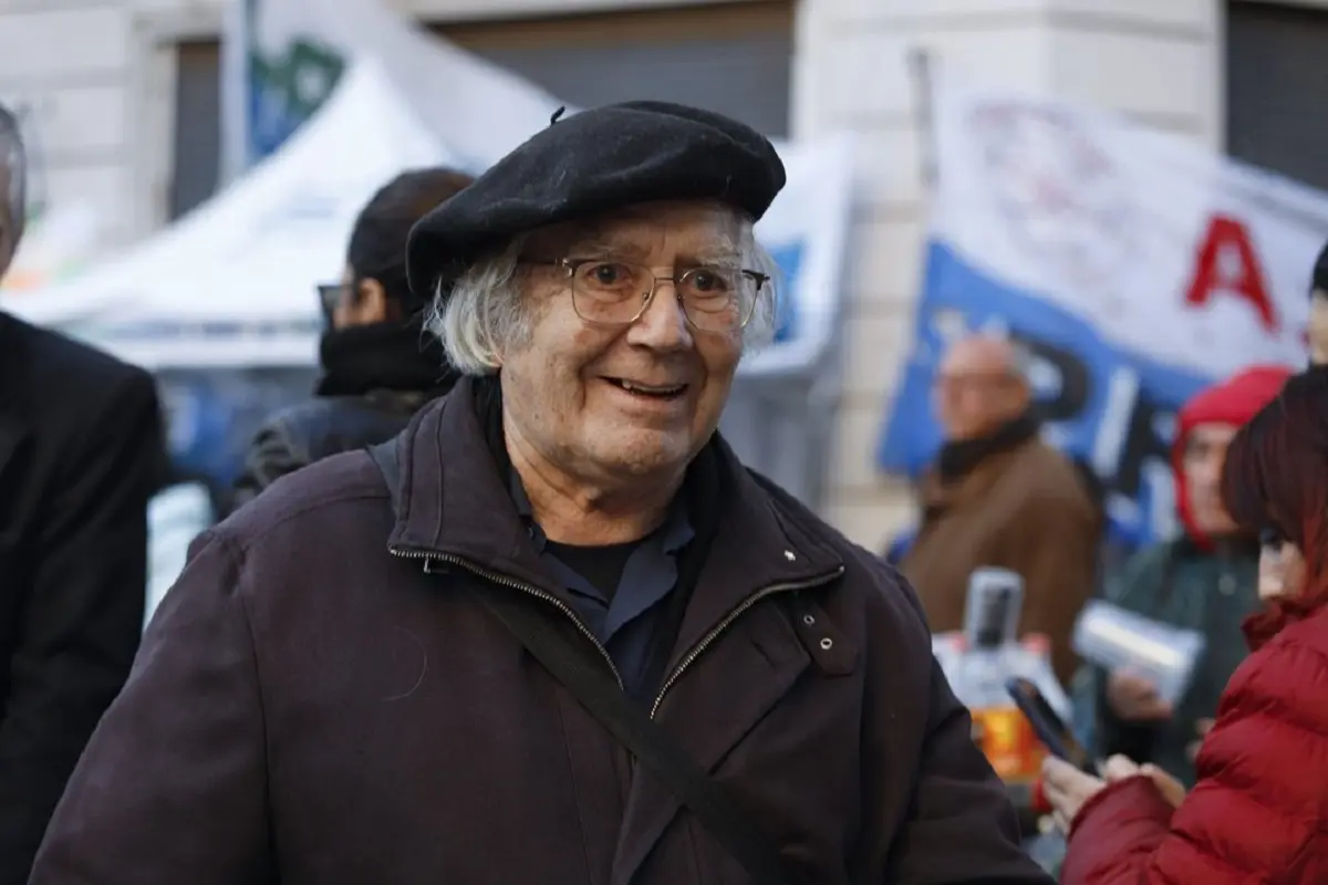 Adolfo Pérez Esquivel inició un ayuno público en Plaza de Mayo para denunciar el hambre y la exclusión social 1 Adolfo Pérez Esquivel