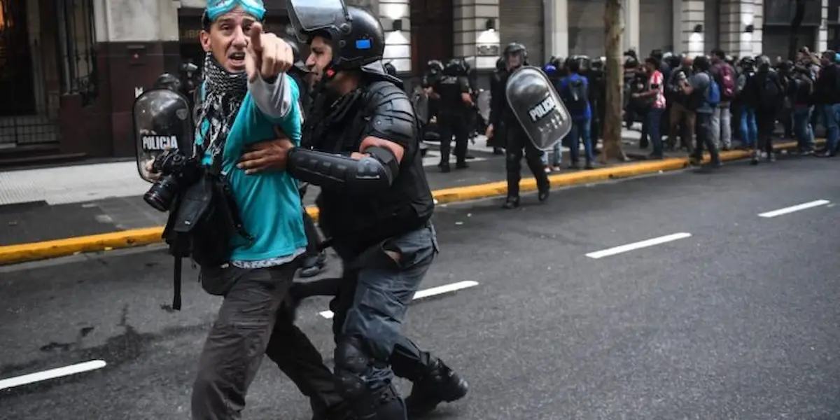 Presentan un proyecto para endurecer las penas por agresiones a trabajadores de prensa 1 prensa