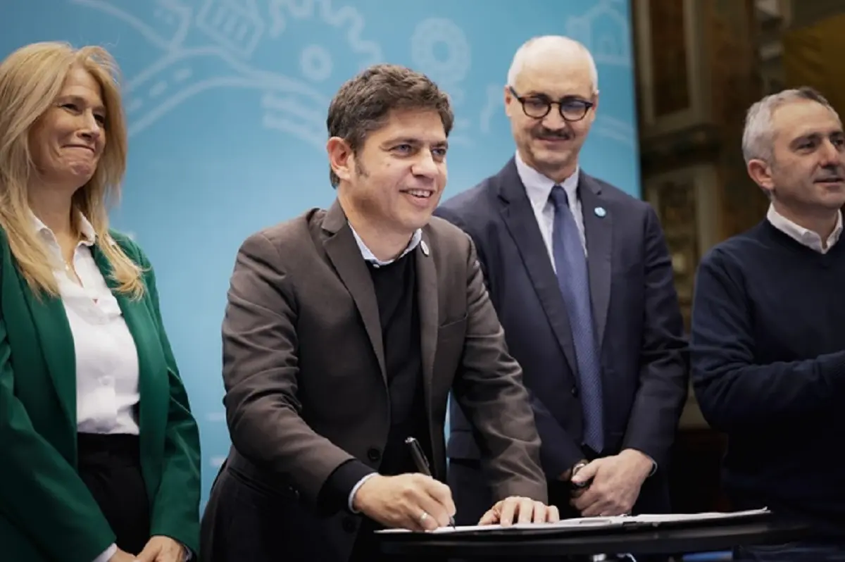 La Provincia y UNICEF renovaron su acuerdo para fortalecer las políticas de niñez y adolescencia 2 Axel Kicillof y y el representante de la entidad Rafael Ramirez Mesec