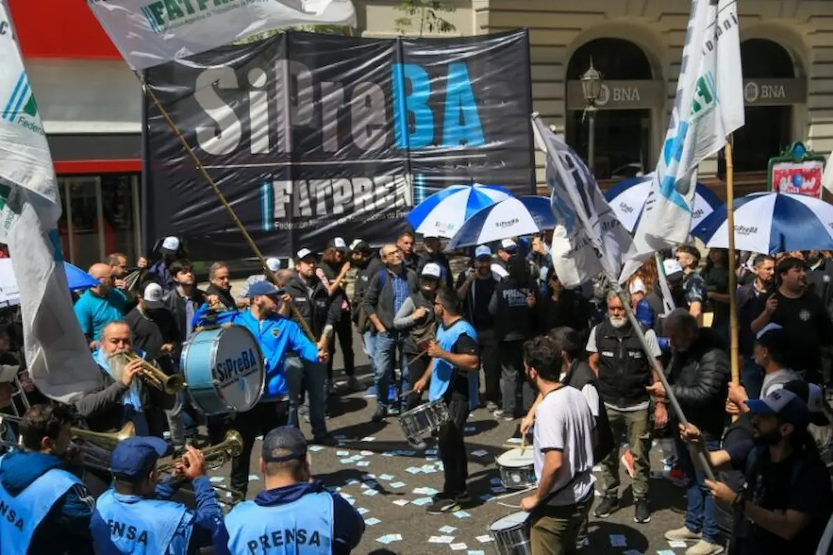SiPreBA denuncia despidos en Clarín 2 Paro y movilizacion 750x500 1
