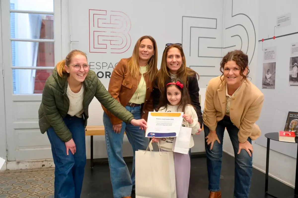 Un chico de 14 años retiró 90 libros en un año y fue el mejor lector de la Red de Bibliotecas Públicas de la Ciudad 3 Premio Joven Lector 1