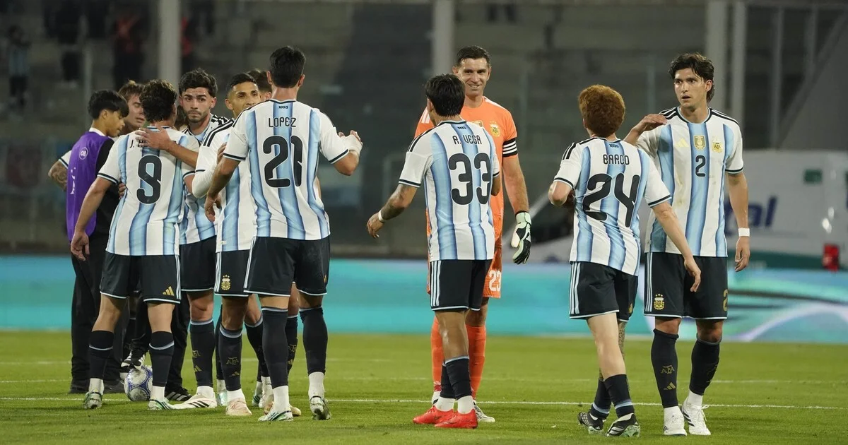La Selección Argentina goleó sin sobresaltos a Bolivia en el inicio del cambio generacional 2 Creditos. Ole