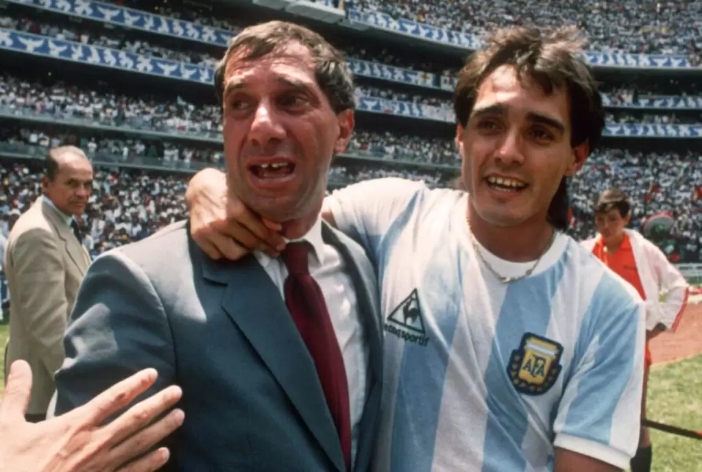 Héroes: a 35 años del título mundial de México ‘86 2 Bilardo tecnico campeon festejando Pedro Pasculli Mexico 86 ELUNIVERSO.COM lucas carballo lucas carballo