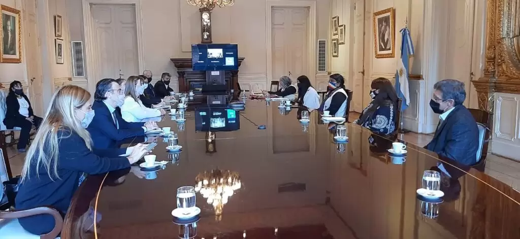 Presentación del proyecto “Defensoras territoriales” 2 Reunión entre funcionaries y mujeres del Movimiento.