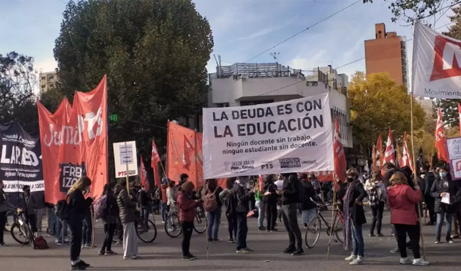 Estudiantes de la UNLP se movilizan en reclamo de becas 2 Becas UNLP