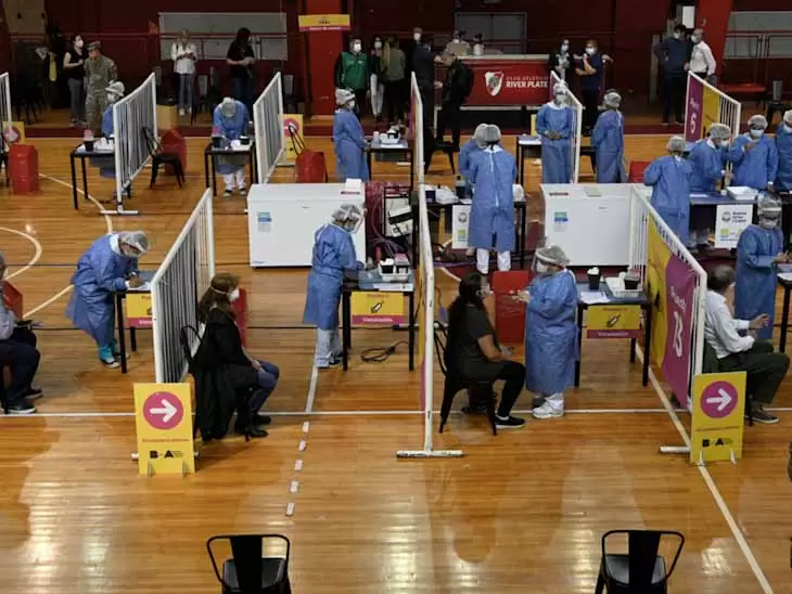 COVID-19 en Argentina: se observa una tendencia decreciente respecto a los contagios 3 6 Creditos France24 Jacqueline Molina