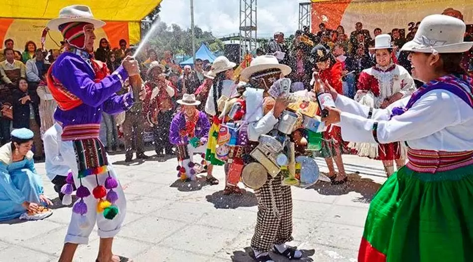 La Fiesta de la Alasita: un pedido de abundancia 2 Creditos Notimerica