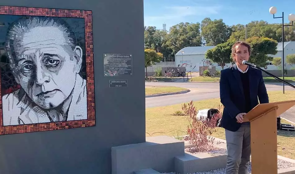 La Municipalidad de Adolfo Alsina inauguró un monumento a René Favaloro 2 René Favaloro