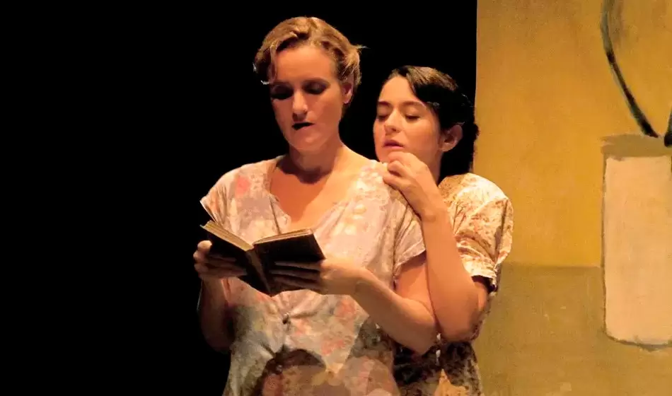 Arranca un finde para disfrutar de muchas obras teatrales y gratuitas 1 1. Este finde aposta a una tarde de domingo distinta con una obra de recuerdos y emociones ella para mi. – credito @ella.parami Cristian Dominguez
