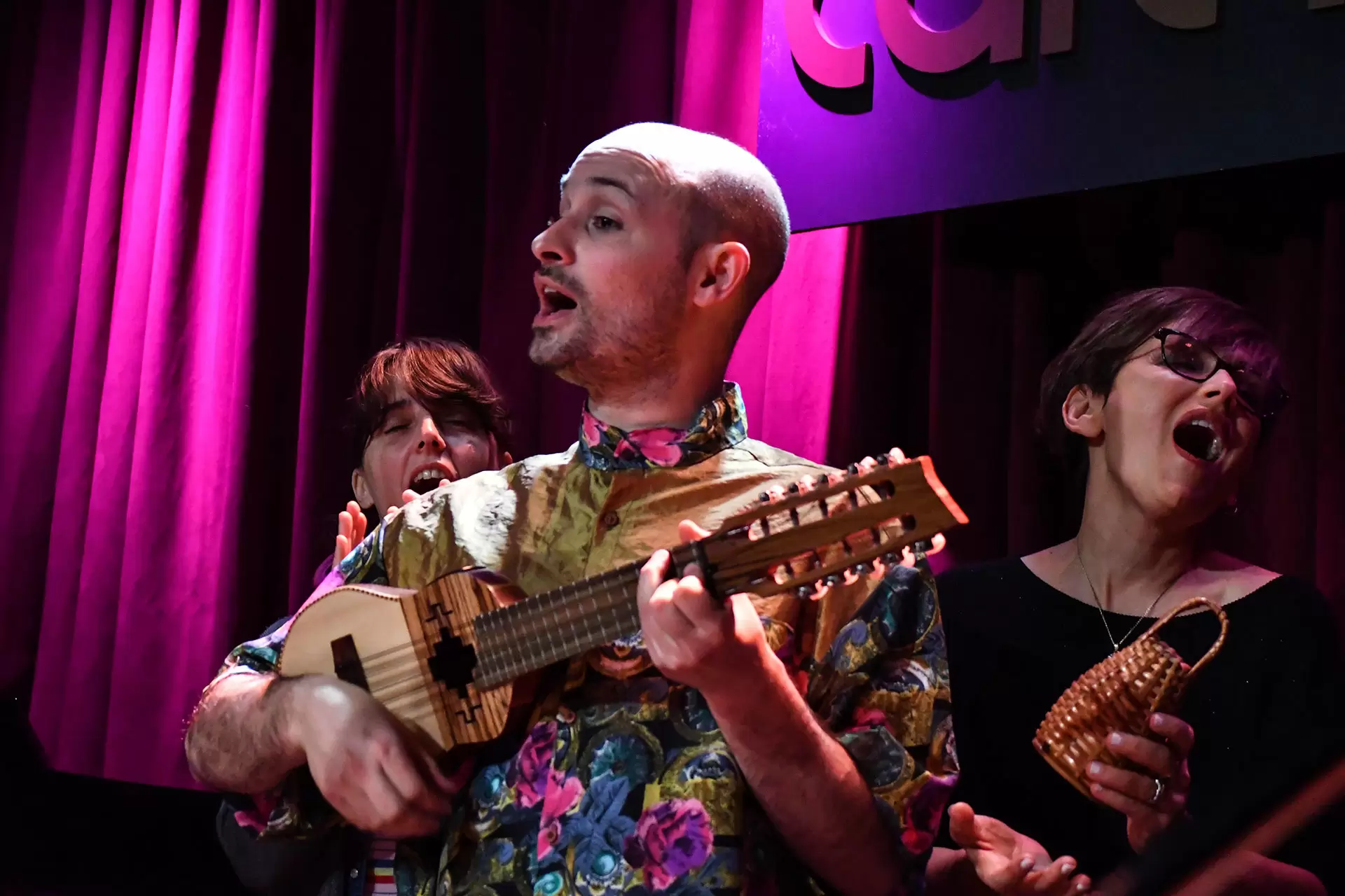 Juan Iñaki llenó Café Berlín de folclore disruptivo 9 11 DSC 2306