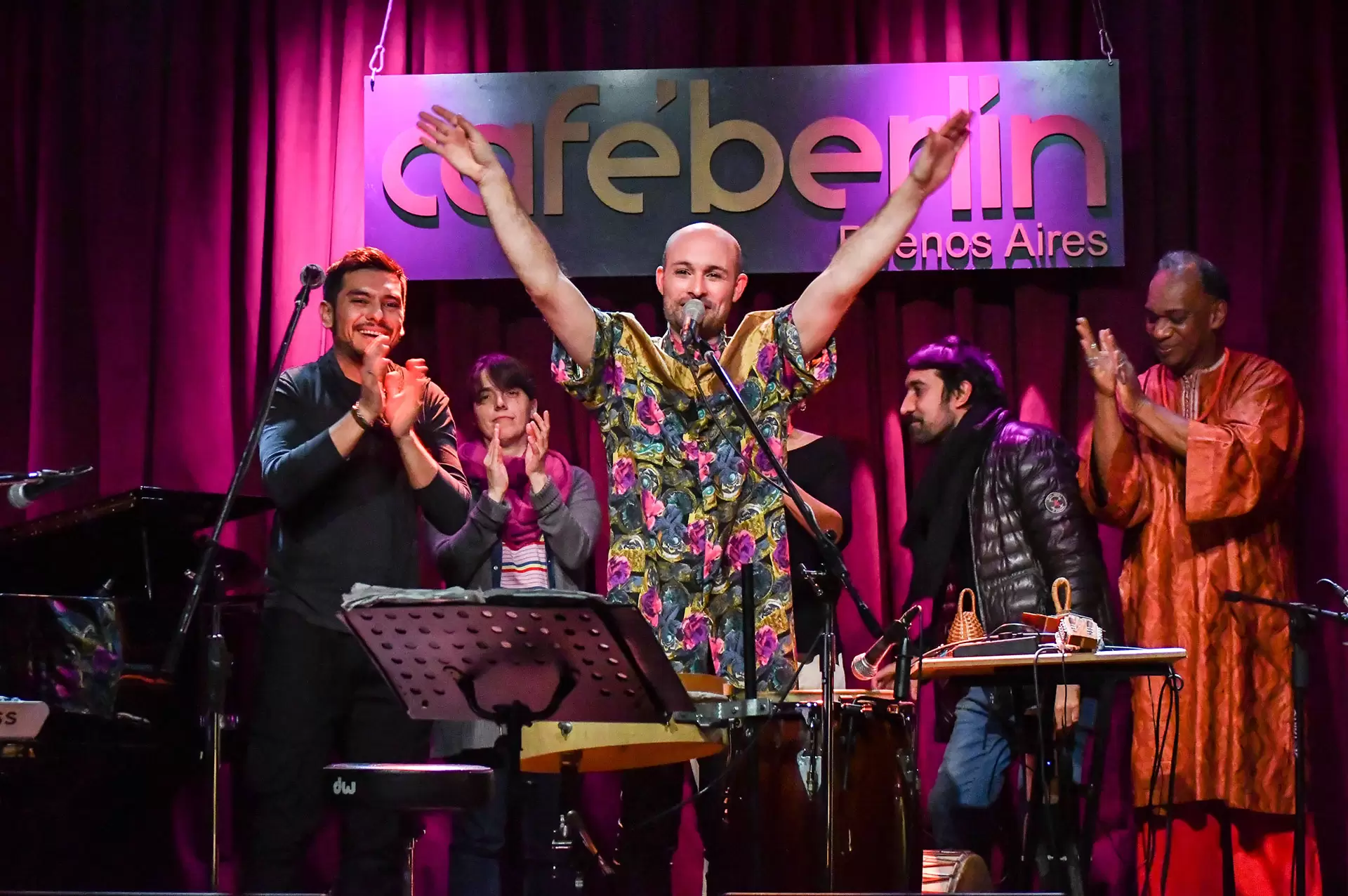 Juan Iñaki llenó Café Berlín de folclore disruptivo 12 13 DSC 2316