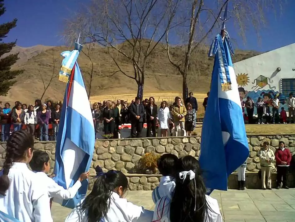 Las escuelas de período especial iniciaron sus actividades 2 escuelas