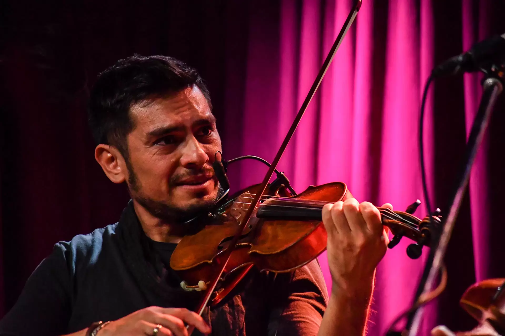 Juan Iñaki llenó Café Berlín de folclore disruptivo 10 8 DSC 2315