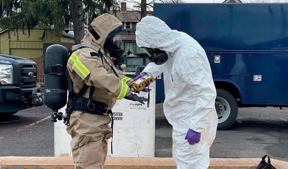 El descarrilamiento de un tren provoca un desastre ambiental en Estados Unidos 2 AP editado