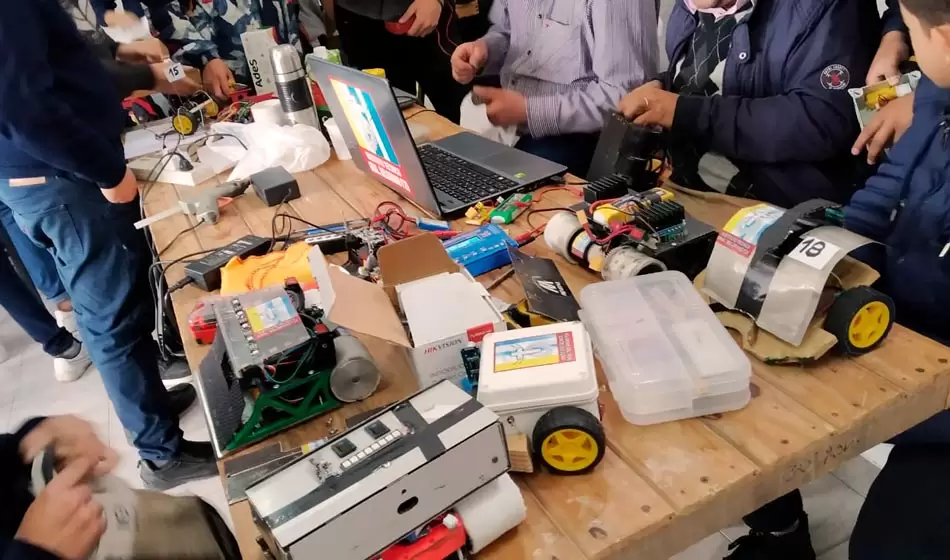 ¿Cómo funciona la primera Escuela de Robótica pública y gratuita de Argentina? 2 2 escuela robotica misiones 2