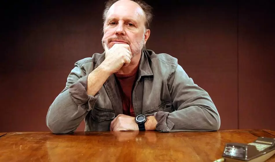 Daniel Veronese y el desafío de reversionar “Los padres terribles” 2 2 CUERPO NOTA Revista Ruda