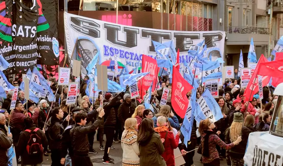 SATSAID plantó bandera y se movilizó a la sede de NETFLIX Argentina 1 1 Credito Federico Groba Nota al Pie