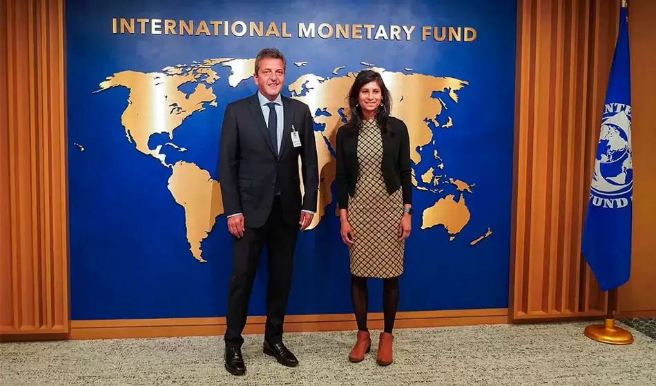 Con un vencimiento de deuda por U$D 2.700 millones, Argentina enfrenta el riesgo de caer en default 2 Con un vencimiento de deuda por U$D 2.700 millones, Argentina enfrenta el riesgo de caer en default