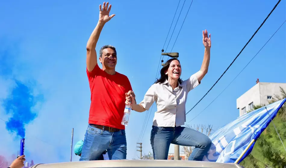 A días del cierre de campaña, Jesús Escobar y Silvia Saravia recorrieron Merlo y Moreno 1 Escobar