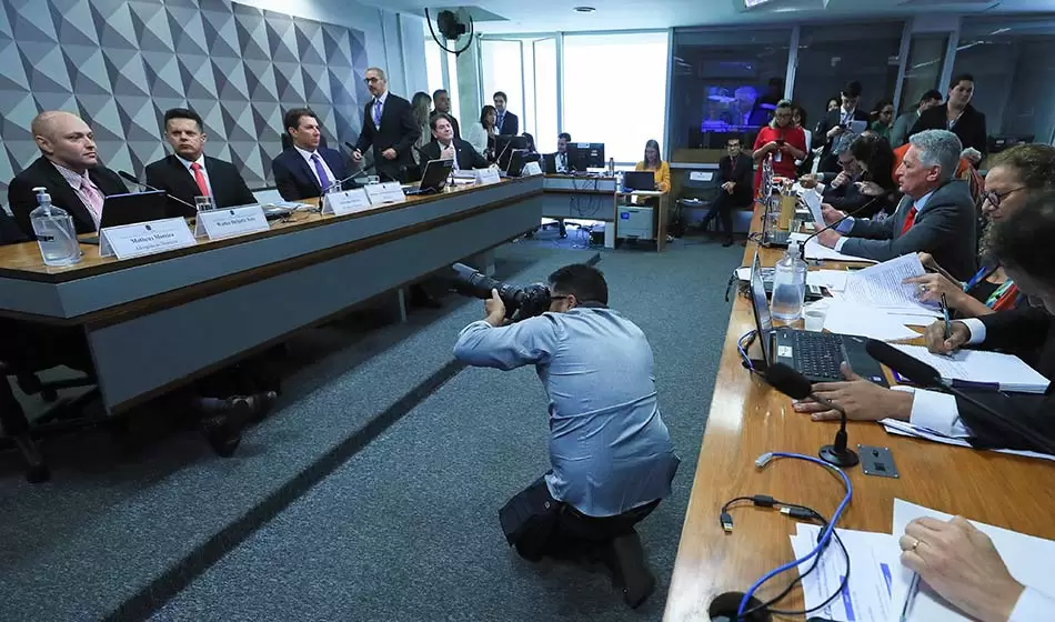 Brasil: Un hacker declaró ante el Parlamento y complicó aún más a Bolsonaro 2 Bolsonaro