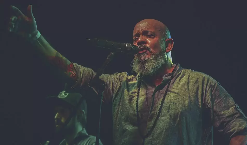 Bahiano: un artista con Mucha Experiencia 3 3. Su ultima produccion Mucha experiencia trae los clasicos de siempre con grandes artistas invitados y nuevos sonido. credito @bahianomusica Cristian Dominguez