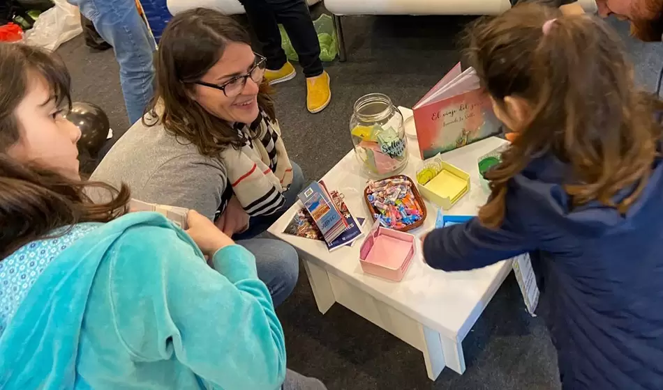 Red Cruzar: una propuesta para hablar de enfermedad crónica de los padres en las escuelas 2 Dentro de las actividades que realiza Red Cruzar, se encuentra el Taller de emociones. Allí, les niñez y adolescentes cuentan con un espacio para expresarse. Crédito: Red Cruzar