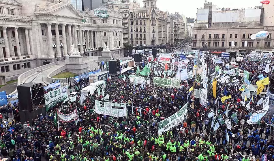 El oficialismo consiguió la sanción en Diputados para modificar Ganancias 2 CGT y CTA por Ganancias Credito Telam