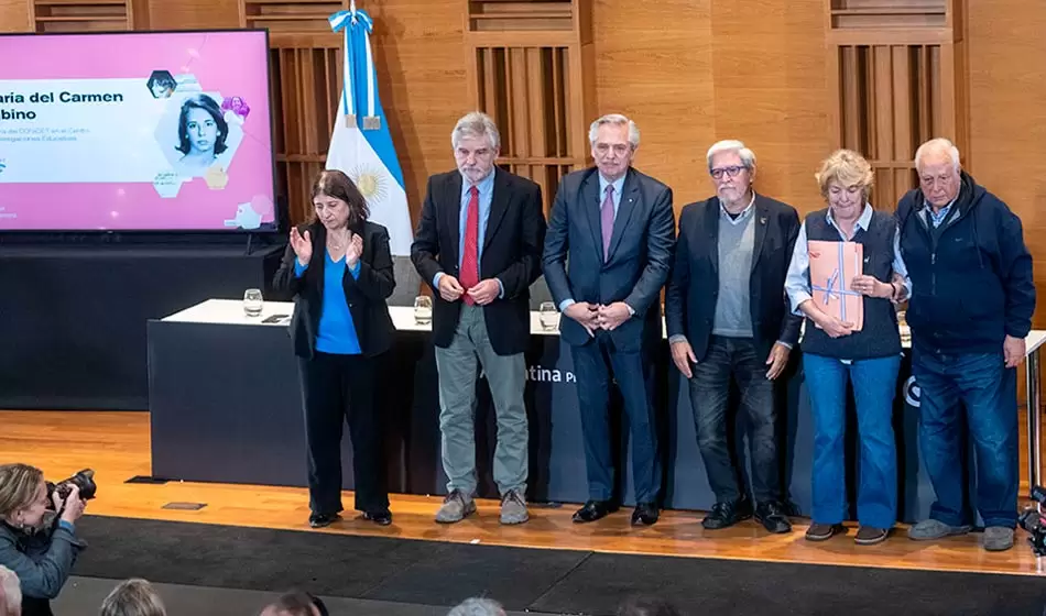 El CONICET y un emotivo reconocimiento a víctimas de la última dictadura cívico-militar 3 El CONICET y un emotivo reconocimiento a víctimas de la última dictadura cívico-militar
