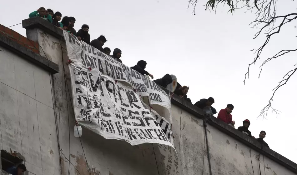 600 personas resisten al desalojo en Casa Santa Cruz 2 Casa Santa Cruz
