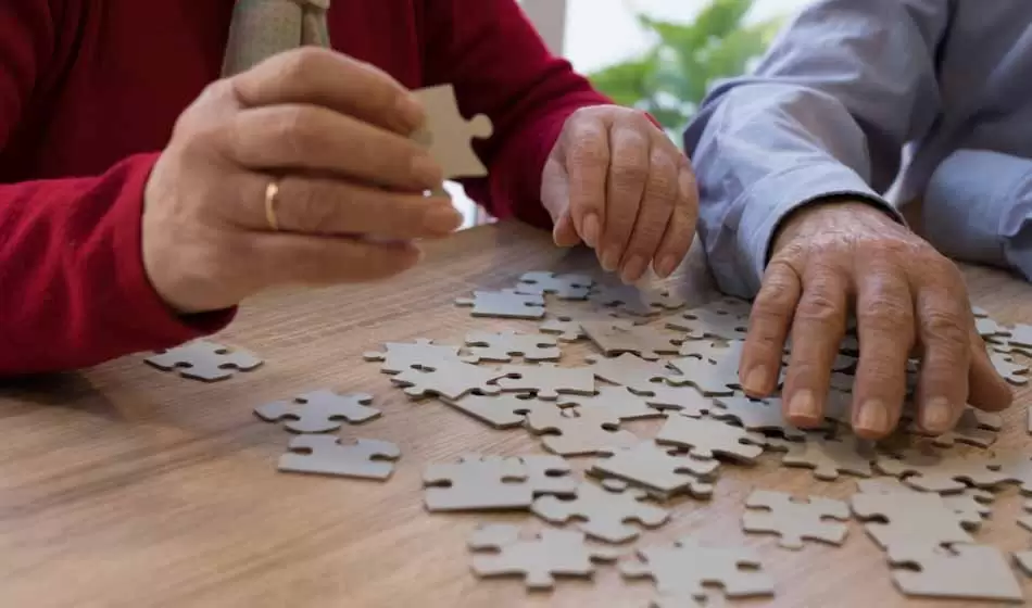 Un informe del INDEC detalla cómo distribuyen el tiempo les adultes mayores