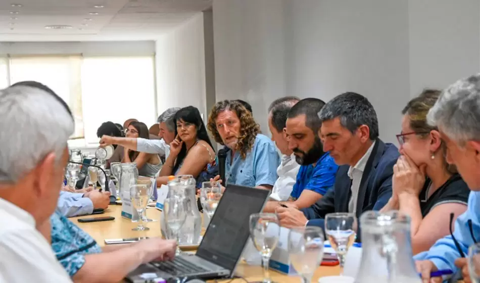 Docentes y estatales bonaerenses rechazaron la oferta salarial del gobierno 3 Docentes y estatales paritarias