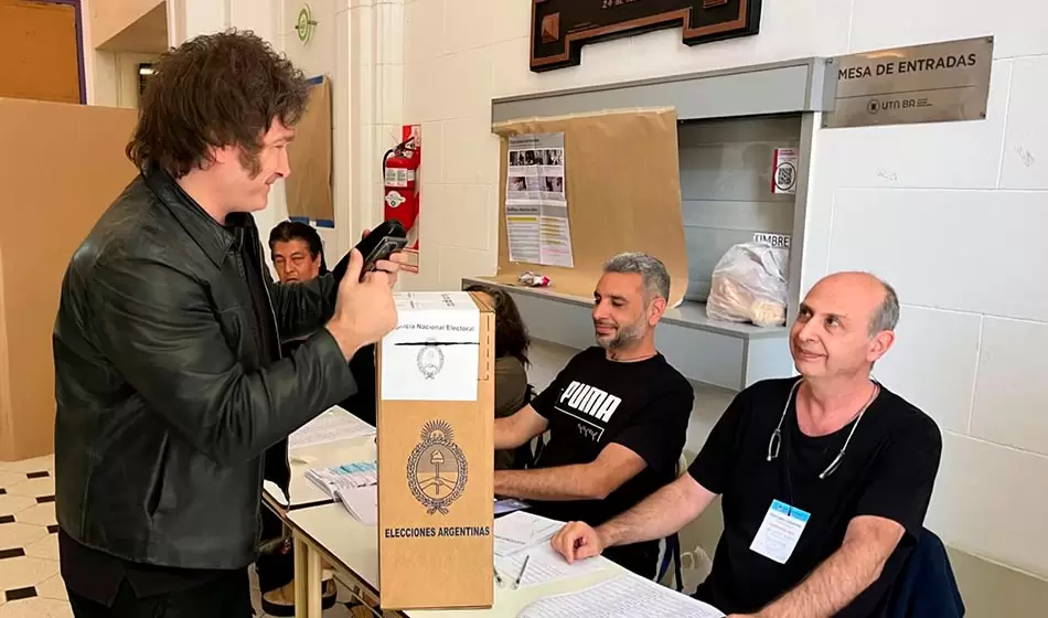Milei emitió su voto y expresó confianza: “Estamos muy tranquilos, ahora que hablen las urnas” 2 Creditoss Javier Milei X