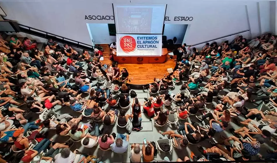 “Cacerolazo Cultural Nacional” contra el DNU y la Ley Ómnibus de Milei 1 Cacerolazo Cultural Nacional