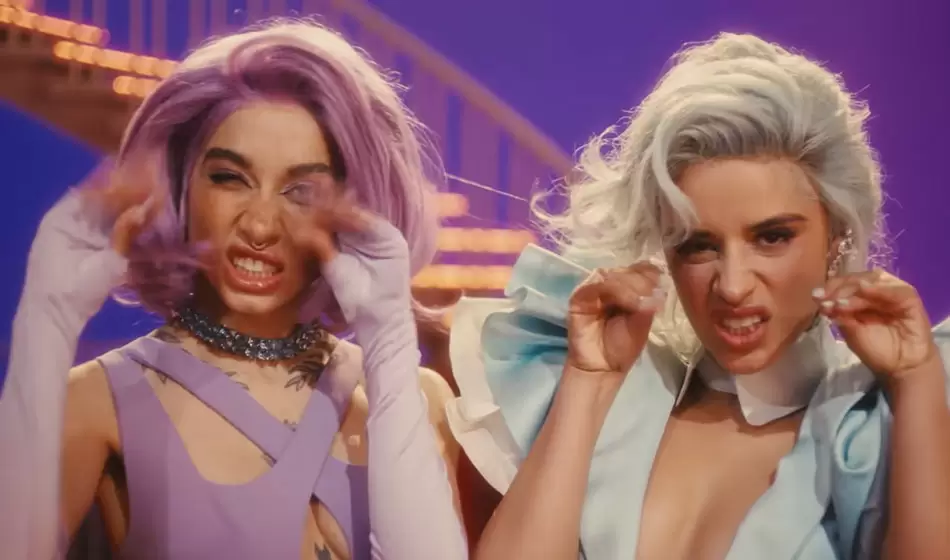 Fantasía pop en Marte con Camila Cabello y María Becerra 2 Camila Cabello Maria Becerra Hasta Los Dientes Official Music Video 06 Yasmina Alejandra Pose Andrada