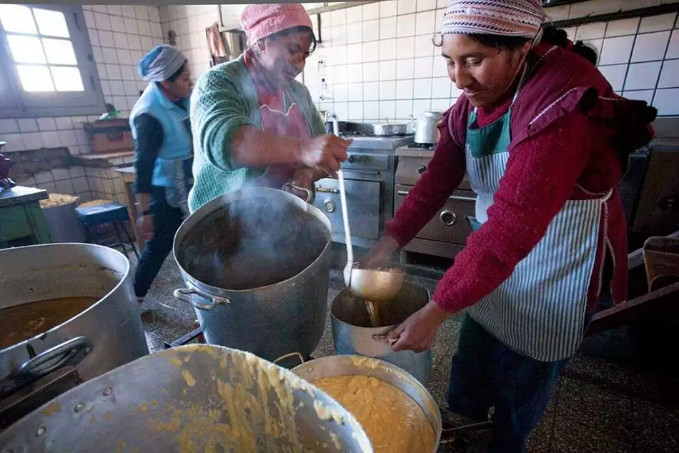 Hambre y malnutrición en Argentina: de la caja PAN de Alfonsín a Milei y no entregar alimentos en los comedores comunitarios