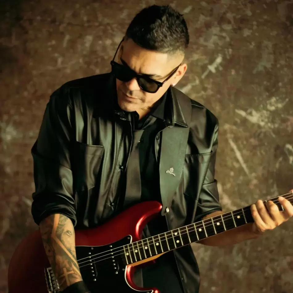 Julio Fernández presentó su nueva canción “Ese mar en tu mirada”, la historia de unos ojos azules 3 julio fernández