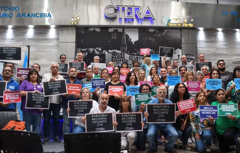 CTERA advirtió que si el Gobierno no convoca a paritarias “peligra el inicio de clases” 2 3 Telam 2