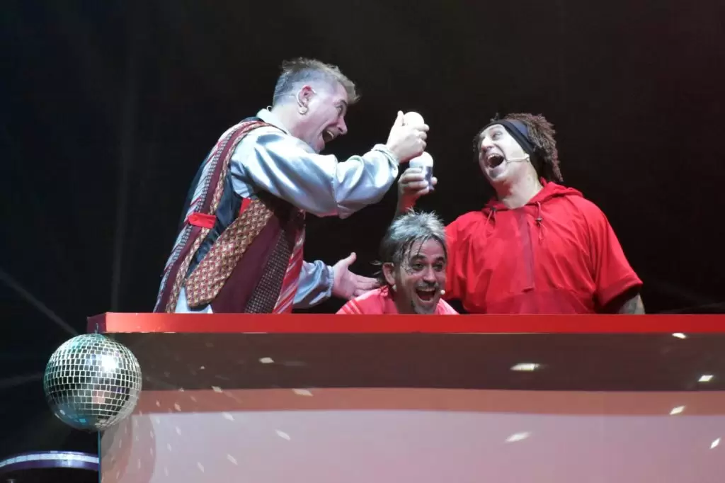 “Revisiones” el nuevo espectáculo de “La Pipetuá” se apoderó de la escena teatral 2 LA PIPETUA REVISIONES foto dos