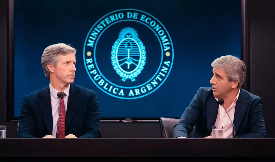 El ministro Luis Caputo, acorralado por el dólar y el FMI 2 3 Diario El Norte