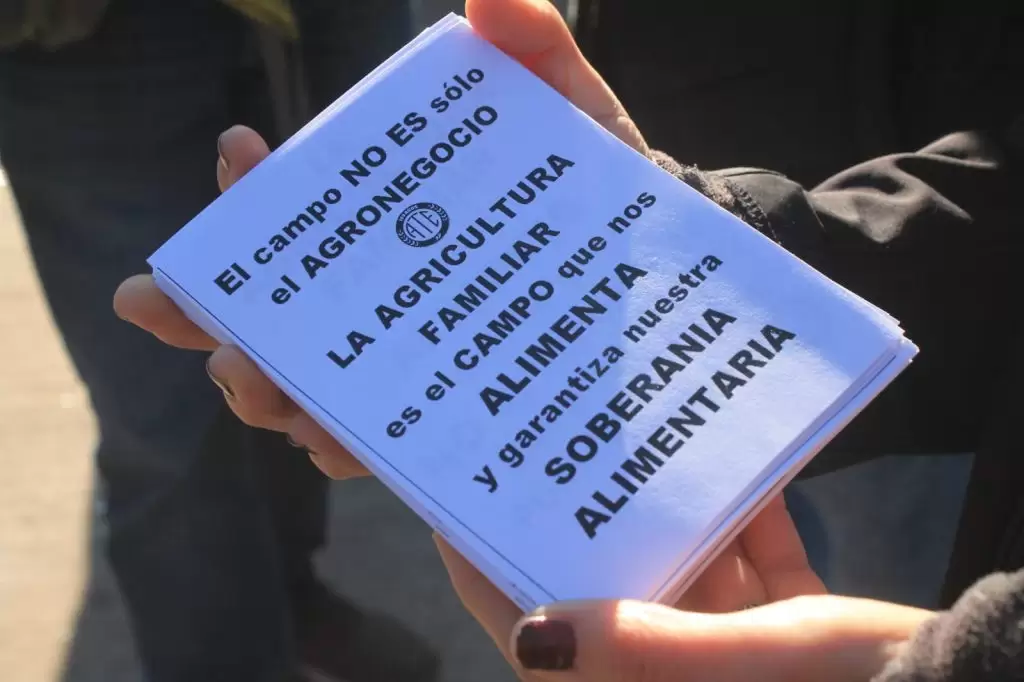 Manifestación contra la “tierra arrasada” y por la “soberanía alimentaria” en la Sociedad Rural 2 WhatsApp Image 2024 07 25 at 15.23.03 1
