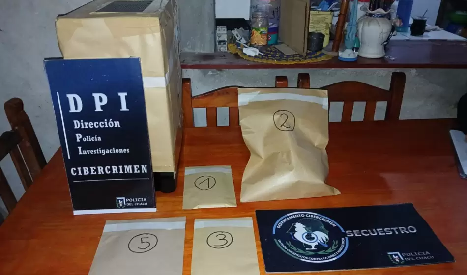Un caso de abuso sexual a menores sacudió Resistencia: el detenido era ayudante de campo en un club 2 Foto 2 material recolectado en el allanamiento la investigacion aun sigue su curso. Credito Policia del Chaco Bruno Zamparo