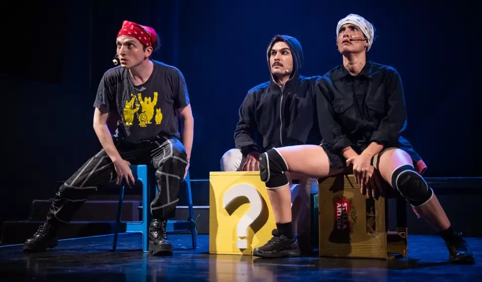 “Piramidal”, una sátira musical que golpea donde más duele 3 Piramidal