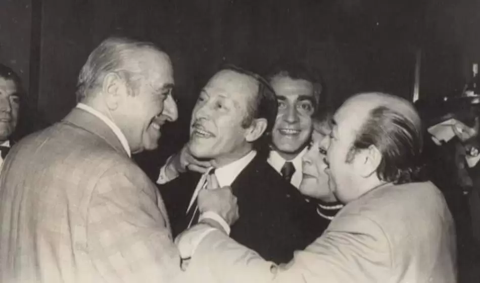 Agenda cultural de la Ciudad de Buenos Aires 4 Descubrí en esta nota nuestras sugerencias para que disfrutes lo mejor en este invierno en la ciudad, como el emocional documental de la vida de Roberto "Polaco" Goyeneche, uno de los grandes referentes del tango nacional. Crédito: @marcelo_goyeneche72