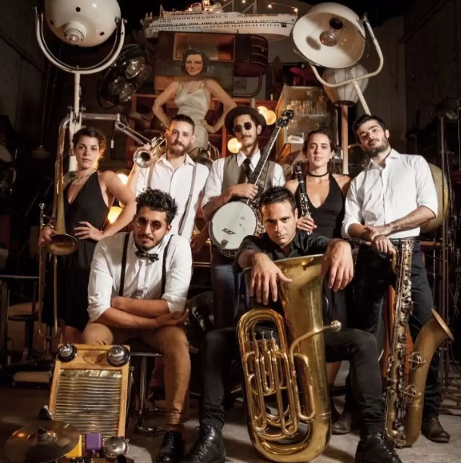 Agenda cultural de la Ciudad de Buenos Aires 2 Explora y disfruta de algunos de los más destacados espectáculos en diversos espacios culturales de la ciudad, como el concierto de Oído Obsoleto, una banda argentina de jazz tradicional. Crédito: @oidoobsoleto