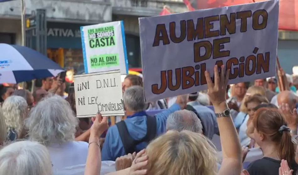 La oposición busca rechazar el veto de Milei contra los jubilados 2 Ambito FOTO 2