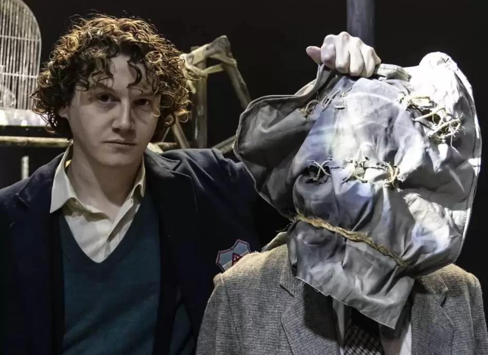 “Juegos de Fábrica”, una mirada perturbadora a la Infancia 3 Juego