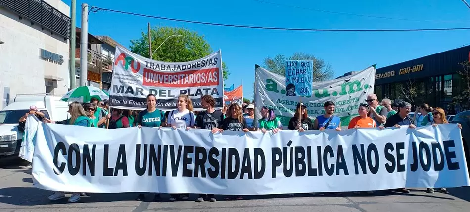 De espaldas a las protestas populares, Javier Milei habló en el Coloquio de IDEA 3 Milei